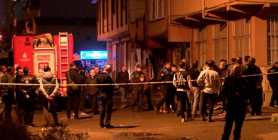 Kadıköy’de 3 kişinin öldüğü binadaki hasar gün ağarınca ortaya çıktı Kadıköy’de 3 kişinin öldüğü binadaki hasar gün ağarınca ortaya çıktı