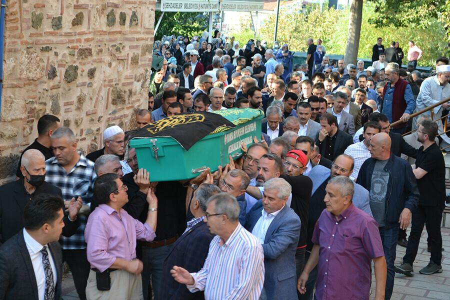 Bülent Arınç’ın acı günü, ağabeyini toprağa verdi