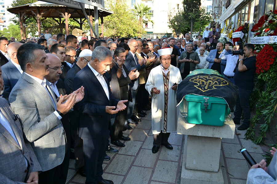 Bülent Arınç’ın acı günü, ağabeyini toprağa verdi