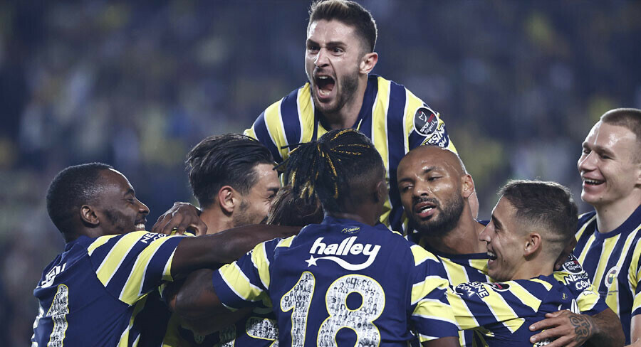 Fenerbahçe evinde Karagümrük'ten 4 gol yedi, galibiyete 5 golle ulaştı! Batshuayi'den üçlük... Fenerbahçe evinde Karagümrük'ten 4 gol yedi, galibiyete 5 golle ulaştı! Batshuayi'den üçlük...