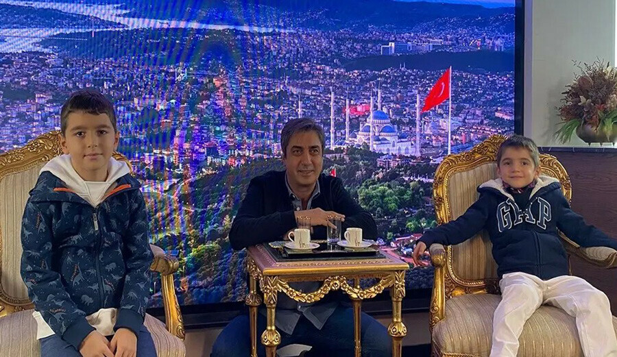 Necati Şaşmaz çocuklarıyla ilk kez fotoğraf paylaştı, gören herkes aynı yorumu yaptı Necati Şaşmaz çocuklarıyla ilk kez fotoğraf paylaştı, gören herkes aynı yorumu yaptı