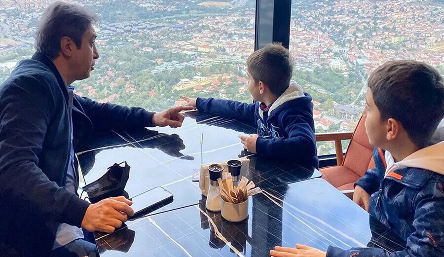 Necati Şaşmaz çocuklarıyla ilk kez fotoğraf paylaştı, gören herkes aynı yorumu yaptı Necati Şaşmaz çocuklarıyla ilk kez fotoğraf paylaştı, gören herkes aynı yorumu yaptı