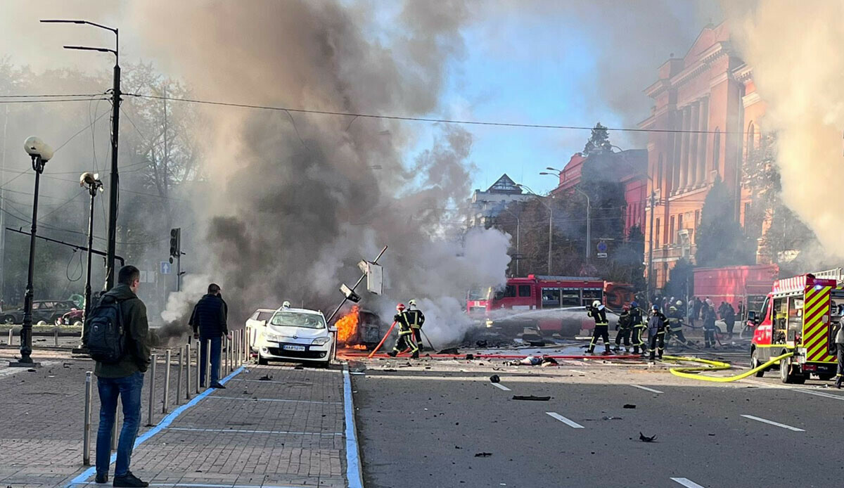 Son dakika: Kiev'de şiddetli patlamalar! Çok sayıda ölü ve yaralı var! Son dakika: Kiev'de şiddetli patlamalar! Çok sayıda ölü ve yaralı var!